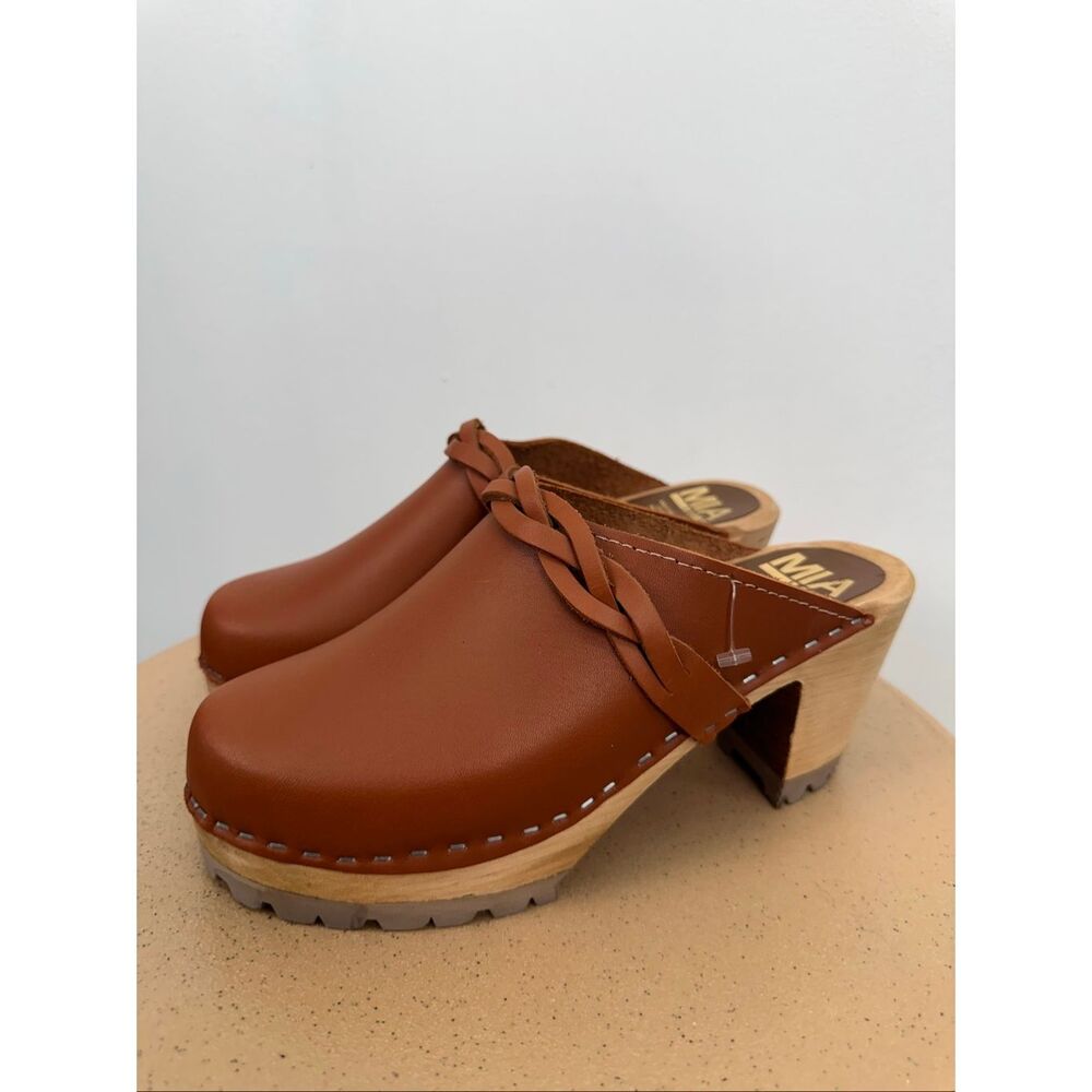 MIA Women’s Elsa Luggage Brown Leather Braid Swedish Heeled Clogs - Picture 4 of 14